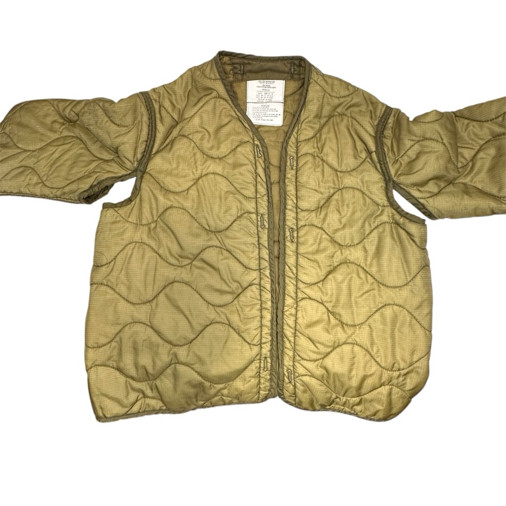 Military unisex Olive Quilted liner size medium